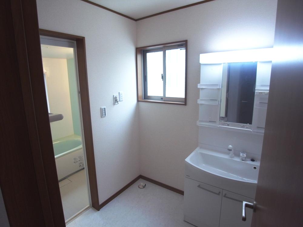 Wash basin, toilet. Indoor (July 2013) Shooting