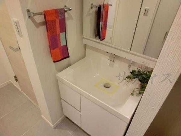 Wash basin, toilet