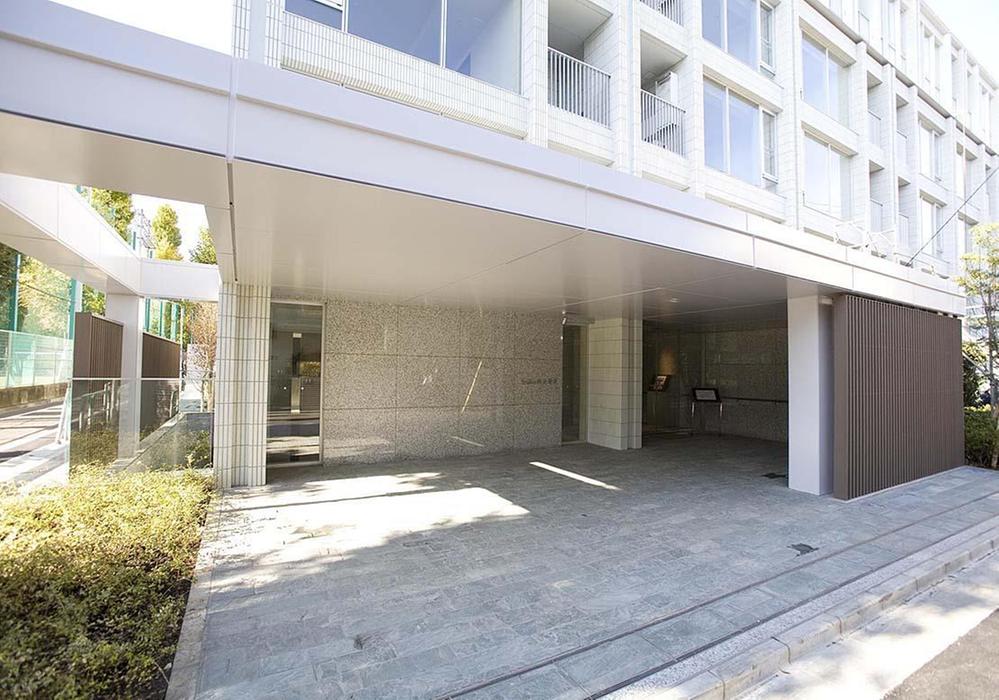 Entrance. Common areas