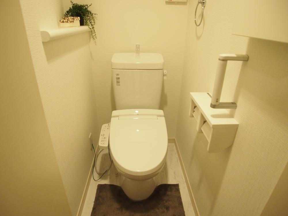 Toilet. Indoor (12 May 2013) Shooting