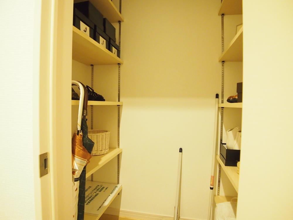 Receipt. Shoes in cloak