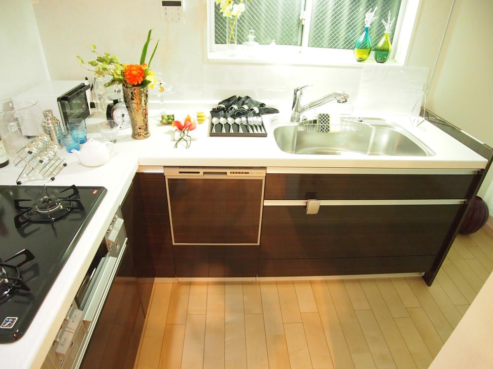 Kitchen. Indoor (12 May 2013) Shooting