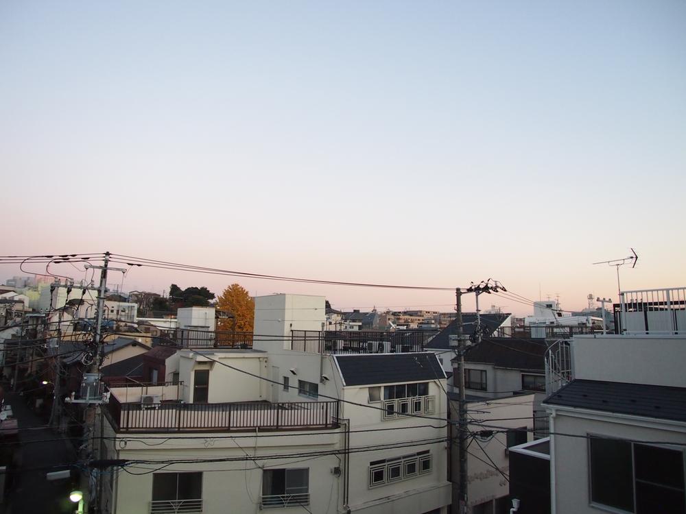 View photos from the dwelling unit. View from the site (December 2013) Shooting