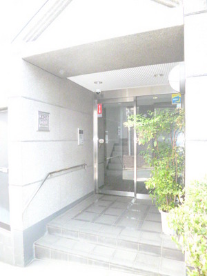 Entrance. Auto-lock with the entrance