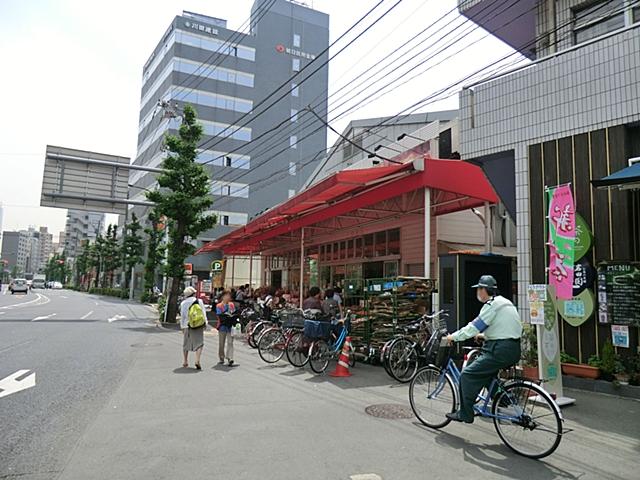 Supermarket. 469m to Super seen label