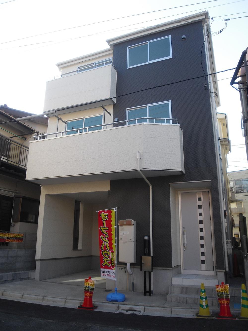 Local appearance photo. Local (12 May 2013) Shooting