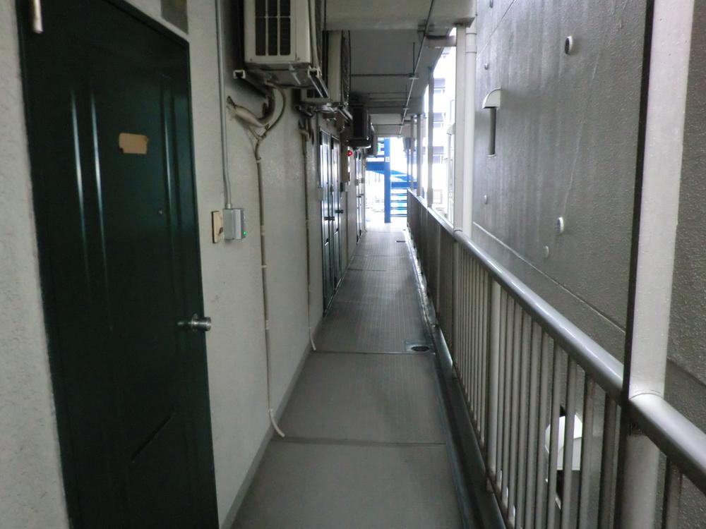 Other common areas. Second floor common corridor