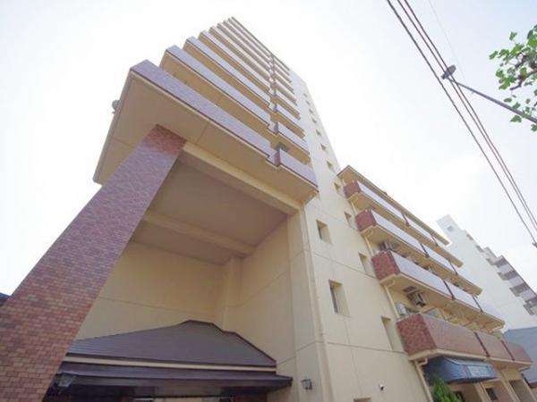Local appearance photo. It is a photograph that looked up from the entrance