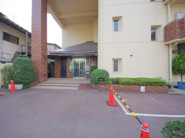 Entrance. Spread of Entrance