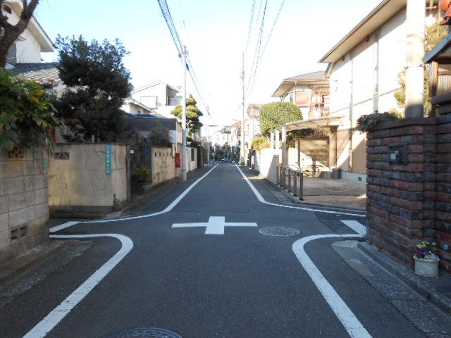 Local photos, including front road. Local (12 May 2013) Shooting