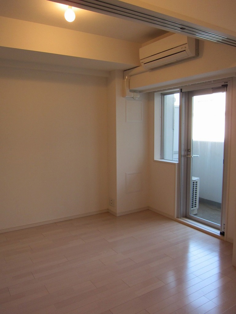 Entrance.  [Western style room] It is DK as seen from the Western-style