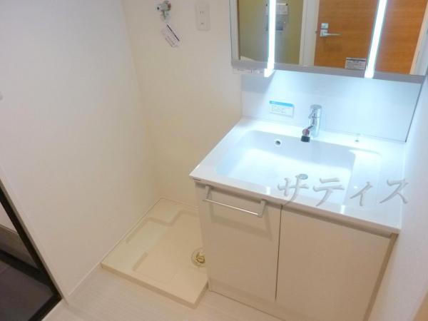 Wash basin, toilet