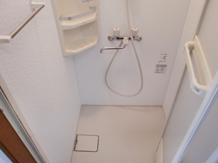 Bath. New shower unit installed! !