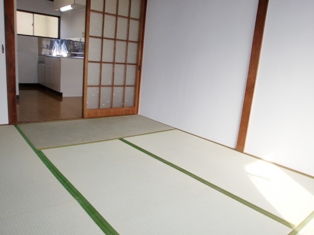 Living and room. Bright room! !