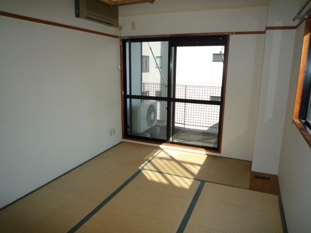 Living and room. Japanese-style room 6 quires