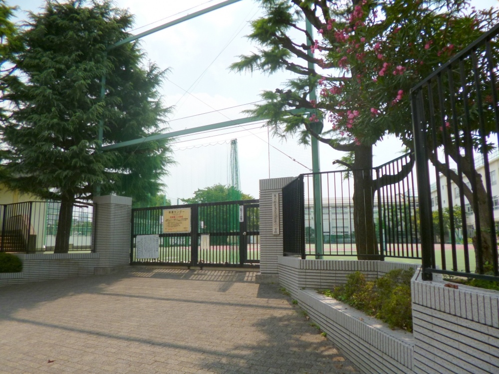 Primary school. 504m to Ikebukuro second elementary school (elementary school)