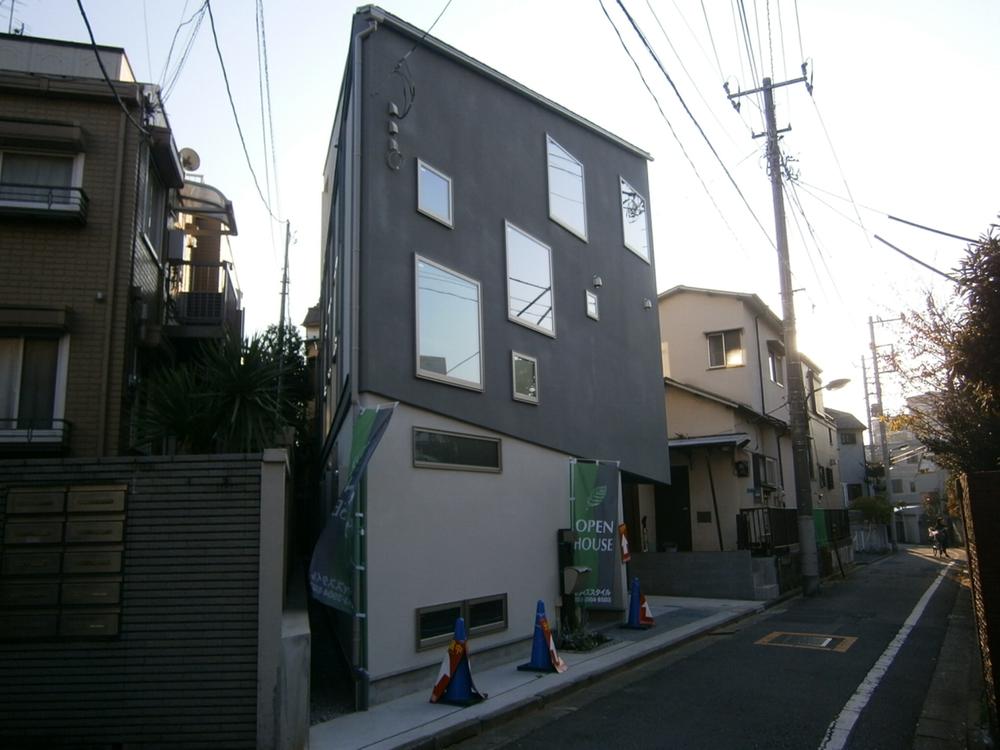 Local appearance photo. Local (12 May 2013) Shooting