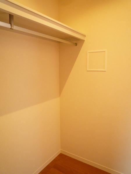 Receipt. Walk-in closet