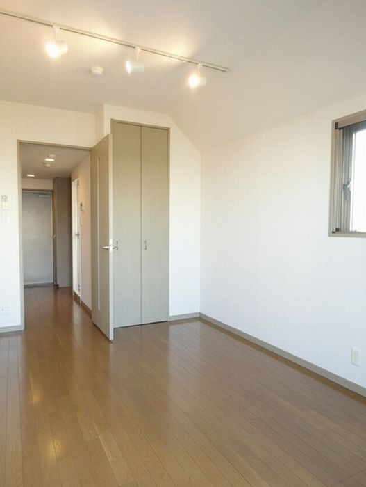 Other room space. It is two-sided lighting of the room of the spotlight!