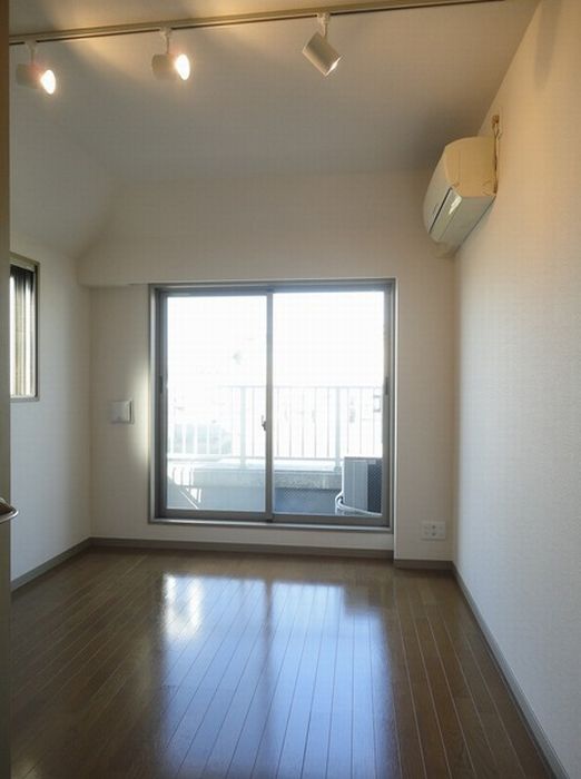 Living and room. It is two-sided lighting of the room of the spotlight!