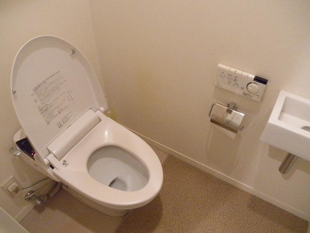 Toilet. Indoor (12 May 2013) Shooting