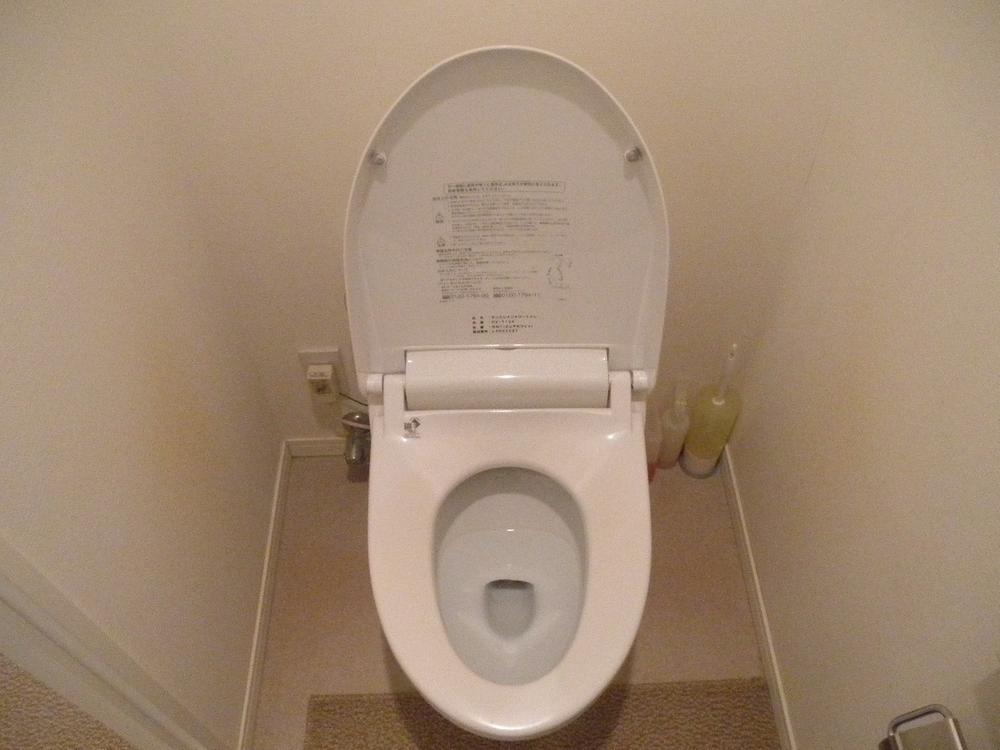 Toilet. Indoor (12 May 2013) Shooting