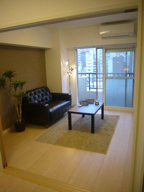 Non-living room. By adopting a sliding door, Was ease of use.