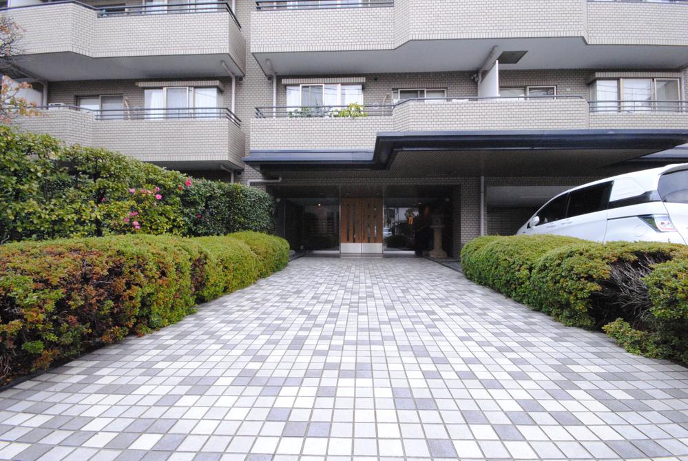 Entrance. Common areas