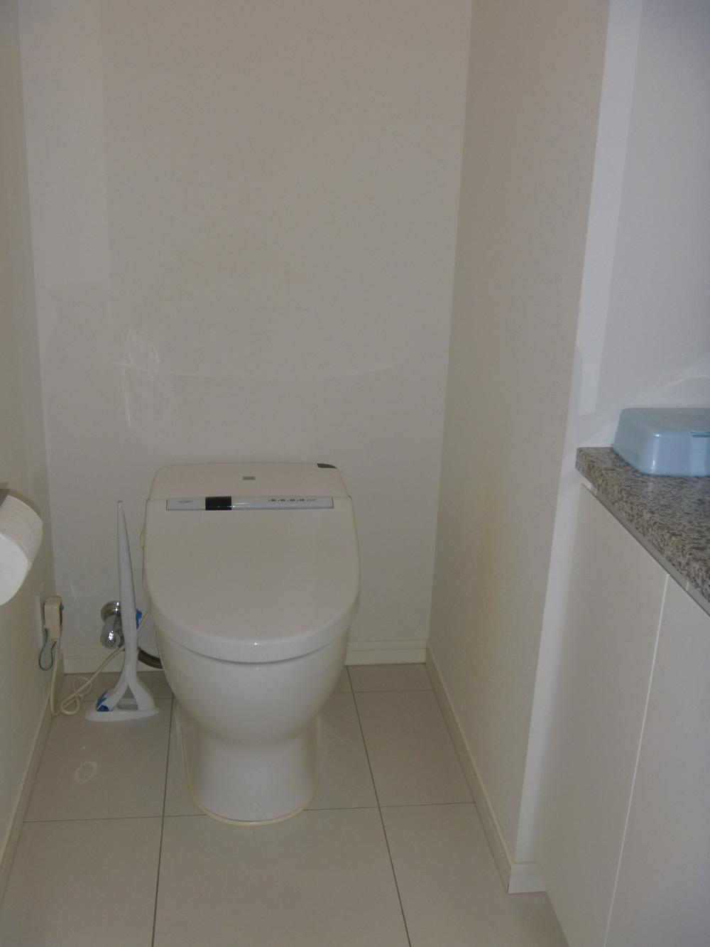 Toilet. Indoor (11 May 2013) Shooting