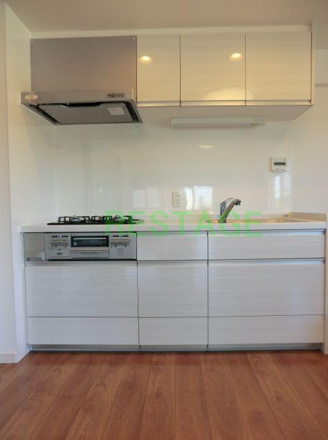 Kitchen. Seller construction cases