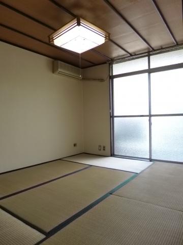 Non-living room. 6 Pledge