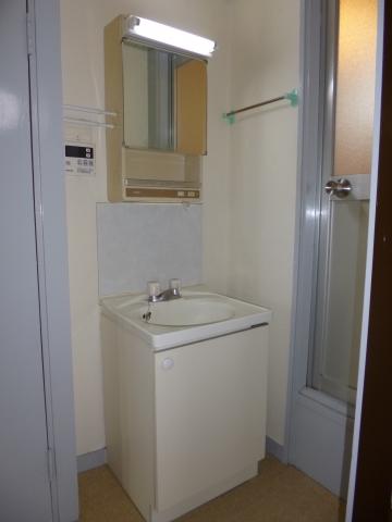 Wash basin, toilet