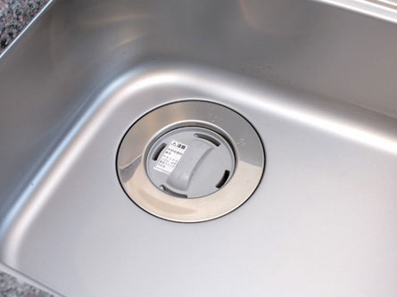 Kitchen.  [disposer] Standard equipped with a disposer to process the garbage in the kitchen sink. To contribute to the reduction of waste, Not bothered even to smell, Cleanliness, You make a comfortable kitchen. (Same specifications)