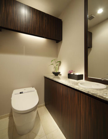 Bathing-wash room.  [Tankless toilet] Adopt a "Neoresuto" of TOTO is in rest room. Also equipped with cleaning function and heating function in a neat space-saving toilet tank-less. (luxury ・ Exclusive ・ Exclusive Suite only) ※ In the apartment gallery, Rest room facilities can be confirmed. (The room is different from the one of this sale)