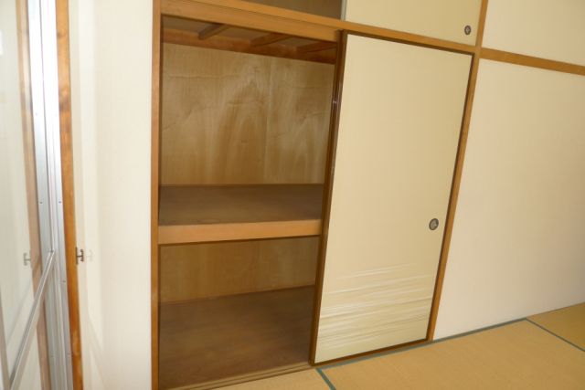 Receipt. Storage portion is generous! 