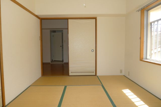 Living and room. It is a sunny room