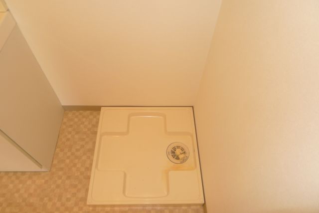 Other room space. Indoor Laundry Storage ☆ 