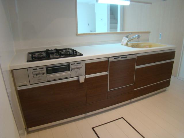 Kitchen. Indoor (10 May 2013) Shooting