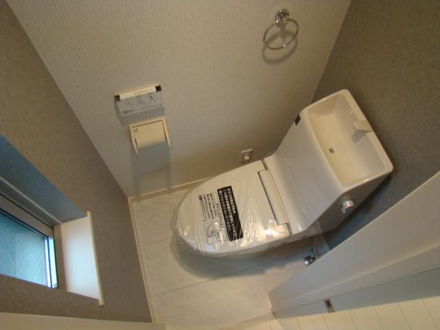 Toilet. Indoor (10 May 2013) Shooting