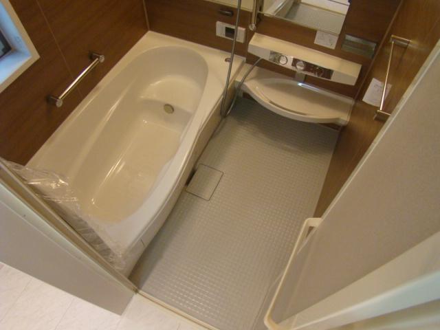 Bathroom. Indoor (10 May 2013) Shooting