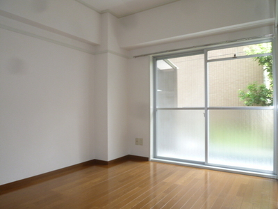 Living and room. Western-style 6 Pledge (reference photograph of another in Room)