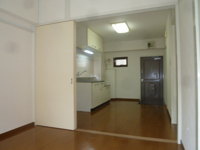 Living and room. From Western-style 4.5 Pledge to dining (reference photograph of another in Room)