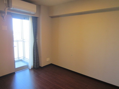 Living and room. Western-style 6.5 Pledge