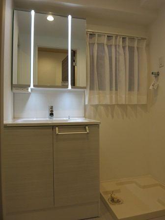 Wash basin, toilet. ~ December 13, the interior has been completed ~