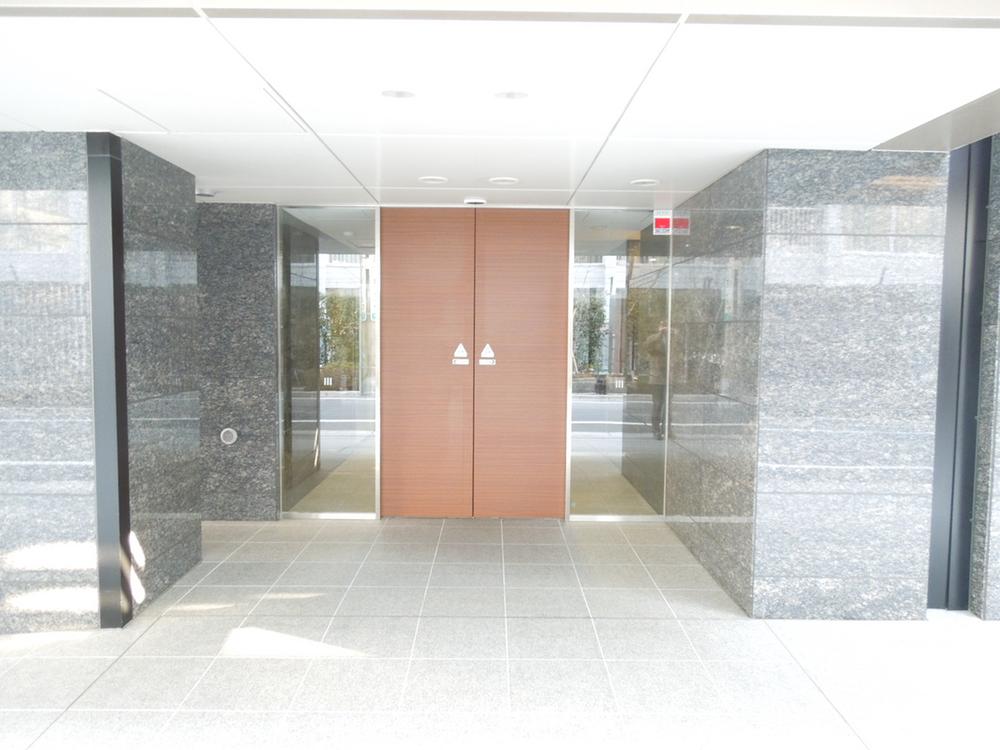 Entrance. Common areas