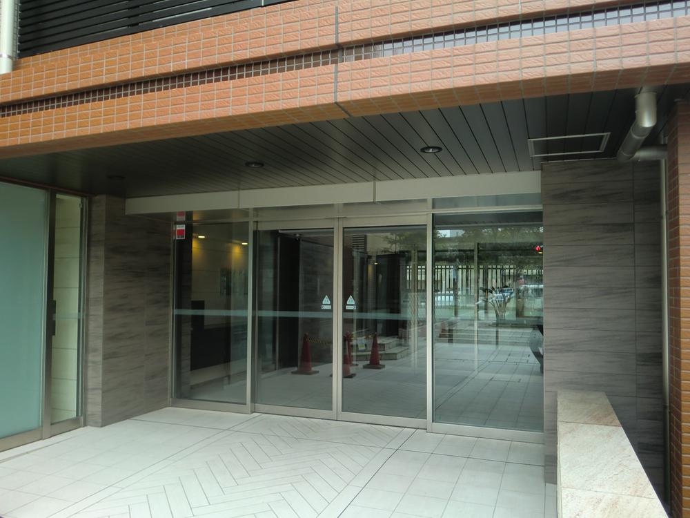 Entrance. Common areas