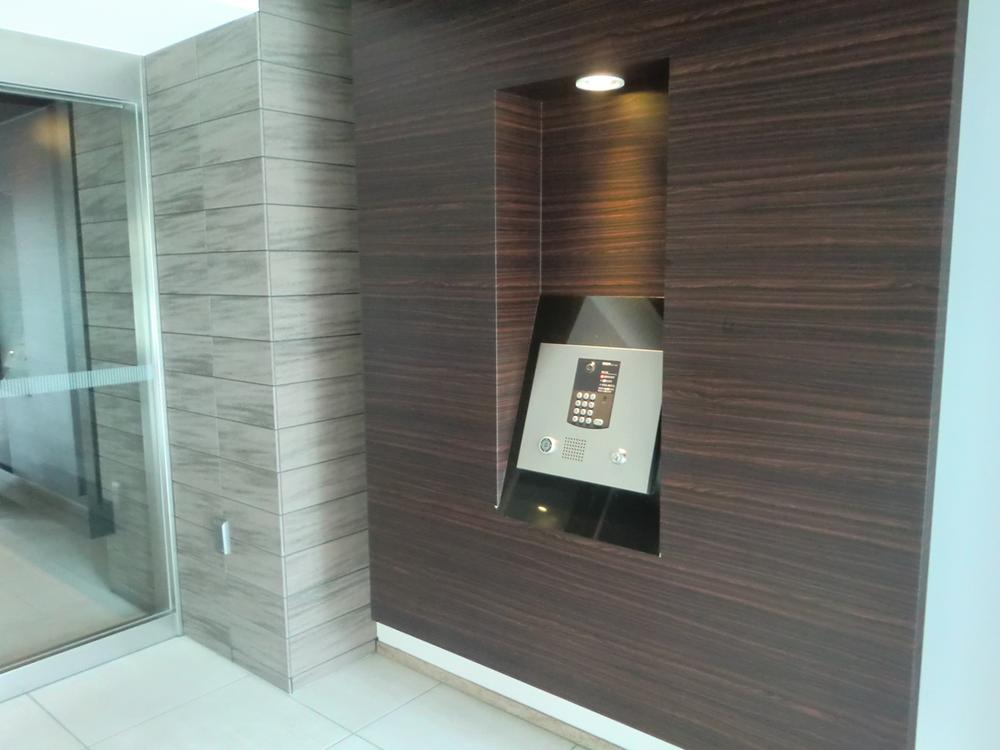 Entrance. Common areas