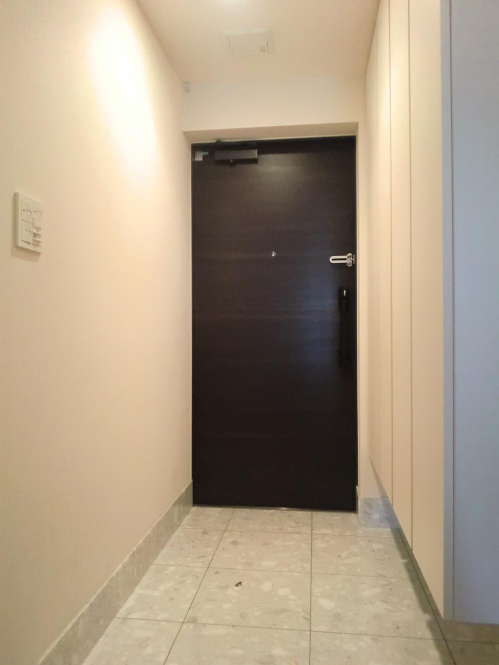 Entrance. Local (September 2013) Shooting