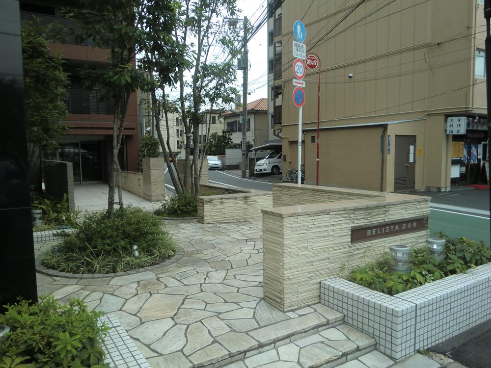 Other local. Entrance approach (September 2013) Shooting