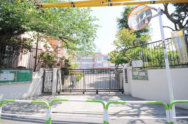 Other. Ward Sugamo elementary school (about 40m)